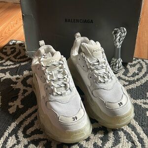 White triple s balenciaga sneakers